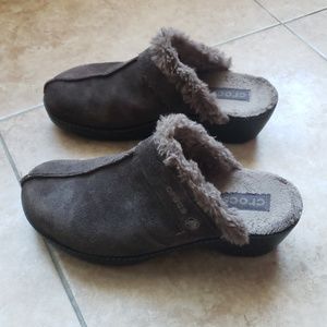 W10- crocs women's shoes !!!